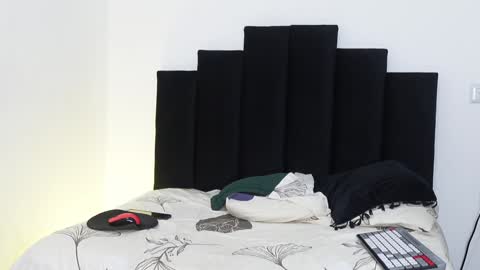 Snapshot of khloe_kaczka_ chatting on 01/06/25, 07:45 Khloe online show from 01/06/25, 07:45