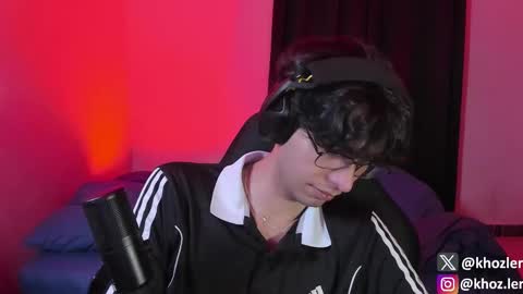 Snapshot of khozler_ chatting on 10/30/25, 04:47 khozler_ online show from 10/30/25, 04:47