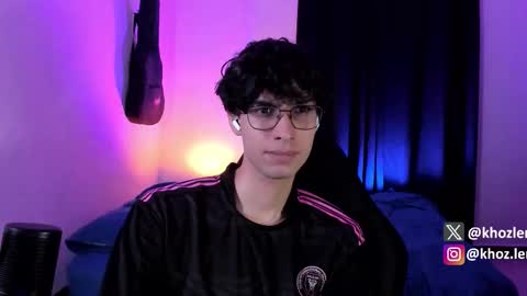 Snapshot of khozler_ chatting on 11/18/25, 02:06 khozler_ online show from 11/18/25, 02:06