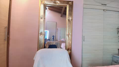 Snapshot of kiana_cream chatting on 01/12/25, 07:53 N M online show from 01/12/25, 07:53