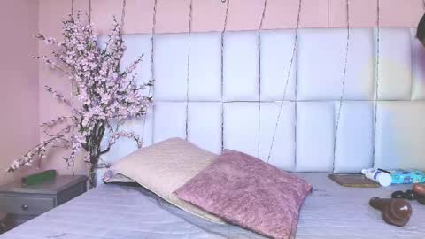 Snapshot of kiana_cream chatting on 02/09/25, 11:36 N M online show from 02/09/25, 11:36