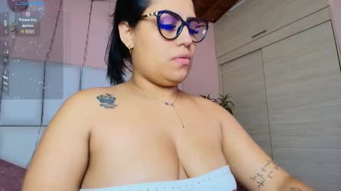 Snapshot of kiana_cream chatting on 02/19/25, 11:38 N M online show from 02/19/25, 11:38