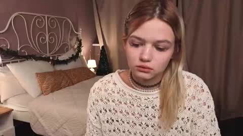 Snapshot of kiana_vision chatting on 12/15/25, 05:44 Kiana online show from 12/15/25, 05:44