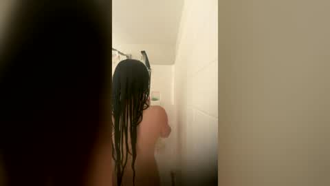 Snapshot of kiannaluv chatting on 06/17/26, 01:12 kiannaluv online show from 06/17/26, 01:12