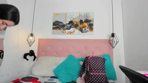 Snapshot of kiara__white chatting on 10/19/25, 12:50 Kiara online show from 10/19/25, 12:50