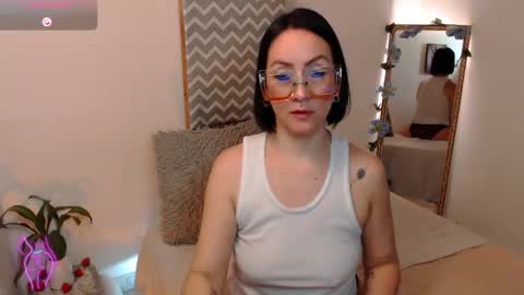 Snapshot of kiara_bermont chatting on 10/04/25, 02:48 Kiara Bermont online show from 10/04/25, 02:48
