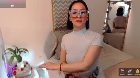 Snapshot of kiara_bermont chatting on 10/10/25, 04:28 Kiara Bermont online show from 10/10/25, 04:28