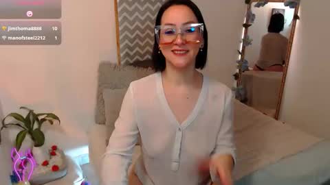 Snapshot of kiara_bermont chatting on 10/18/25, 04:19 Kiara Bermont online show from 10/18/25, 04:19