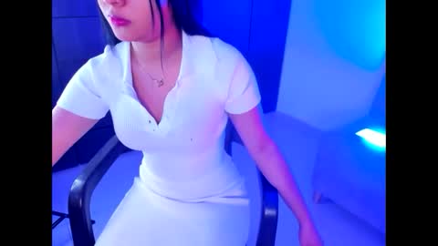 Snapshot of kiara_bloom_hot chatting on 12/16/25, 12:43 kiara_bloom_hot online show from 12/16/25, 12:43