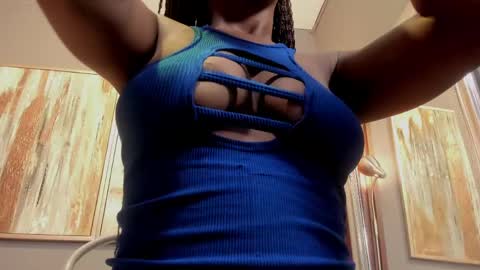 Snapshot of kiara_curls chatting on 05/15/26, 11:17 Kiara online show from 05/15/26, 11:17