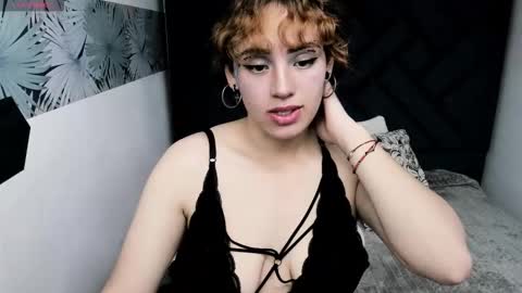 Snapshot of kiara_fox__ chatting on 12/16/25, 08:25 KIARA FOX online show from 12/16/25, 08:25