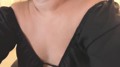 Snapshot of kiara_mirren chatting on 10/01/25, 02:39 K I A R A  online show from 10/01/25, 02:39