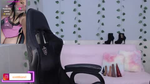 Snapshot of kiara_scottt chatting on 11/15/25, 08:55 Kiara online show from 11/15/25, 08:55