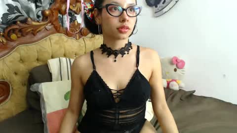 Snapshot of kiaralenon chatting on 01/06/25, 01:09 kiaralenon online show from 01/06/25, 01:09