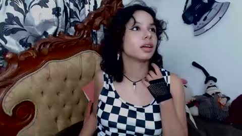 Snapshot of kiaralenon chatting on 03/03/25, 12:15 kiaralenon online show from 03/03/25, 12:15