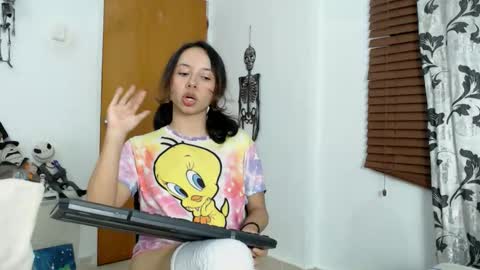 Snapshot of kiaralenon chatting on 10/13/25, 11:21 kiaralenon online show from 10/13/25, 11:21