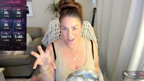 Snapshot of kierareines chatting on 02/24/25, 11:52 Kiera Reines online show from 02/24/25, 11:52