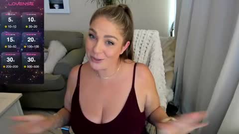 Snapshot of kierareines chatting on 09/17/25, 11:50 Kiera Reines online show from 09/17/25, 11:50