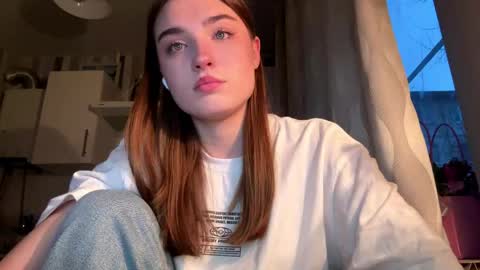 Snapshot of kierstentates chatting on 03/16/26, 03:05 Ola my name is Lissa Lets hit 10 Thumbs Up together online show from 03/16/26, 03:05