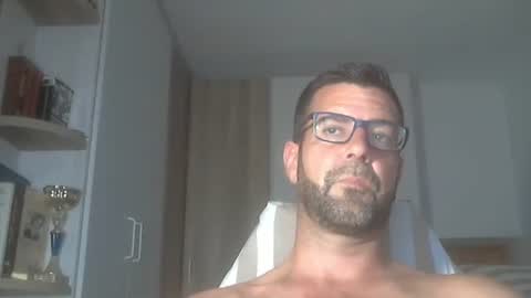 Snapshot of kikehotmachine chatting on 09/14/25, 04:00 HotMachine online show from 09/14/25, 04:00