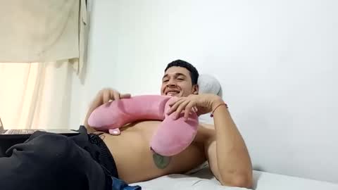 Snapshot of kikeortiz1808 chatting on 12/03/25, 01:42 C e v o 1824 online show from 12/03/25, 01:42