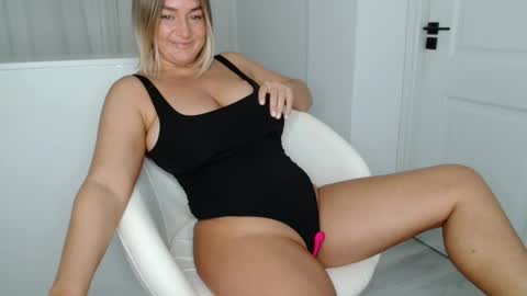 Snapshot of kiki_akai chatting on 10/24/25, 04:31 Ada online show from 10/24/25, 04:31