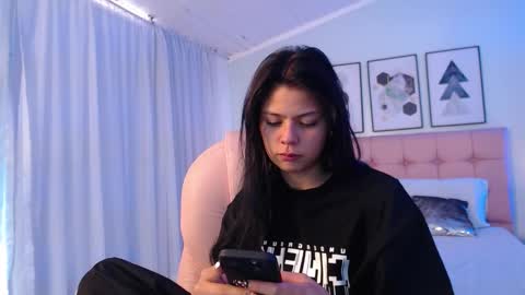 Snapshot of kiki_cams chatting on 10/15/25, 02:39 kIKI online show from 10/15/25, 02:39
