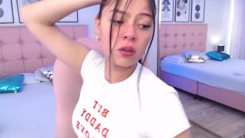 Snapshot of kiki_cams chatting on 10/21/25, 05:24 kIKI online show from 10/21/25, 05:24