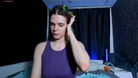 Snapshot of kiki_krash chatting on 11/26/25, 10:05 Kiki online show from 11/26/25, 10:05