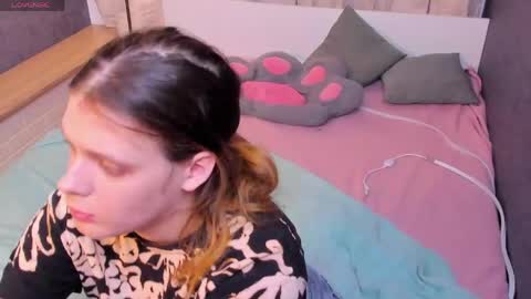 Snapshot of kiki_krash chatting on 03/15/26, 10:43 Kiki online show from 03/15/26, 10:43