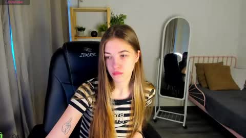 Snapshot of kiki_shanel chatting on 04/19/26, 01:16 Kiki online show from 04/19/26, 01:16