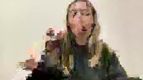 Snapshot of kikibae2 chatting on 02/20/25, 12:08 kikibae2 online show from 02/20/25, 12:08