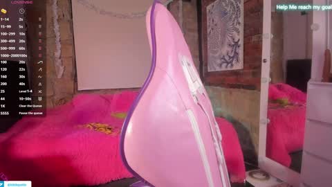 Snapshot of kikilepetite chatting on 01/01/25, 04:29 kiki online show from 01/01/25, 04:29