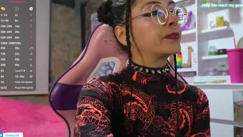 Snapshot of kikilepetite chatting on 02/10/25, 08:42 kiki online show from 02/10/25, 08:42