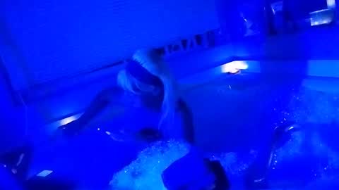 Snapshot of kikilovespartylights chatting on 11/30/25, 12:20 kikilovespartylights online show from 11/30/25, 12:20