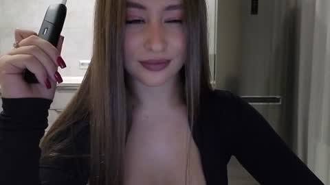 EvaAnna online show from 06/08/26, 03:45