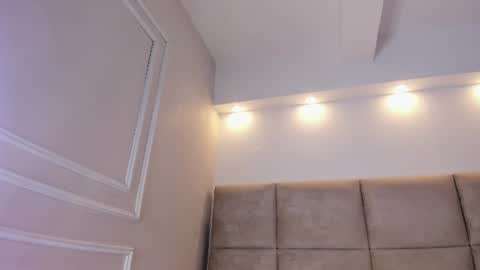 SHURI LUX  online show from 07/25/26, 07:50