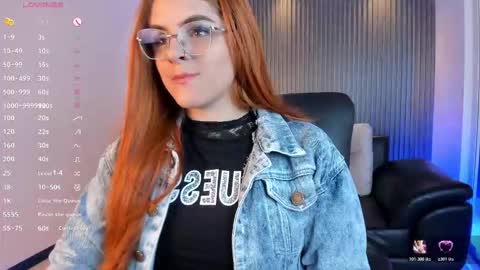 Snapshot of kim_brown_ chatting on 11/23/25, 12:05 Kim online show from 11/23/25, 12:05