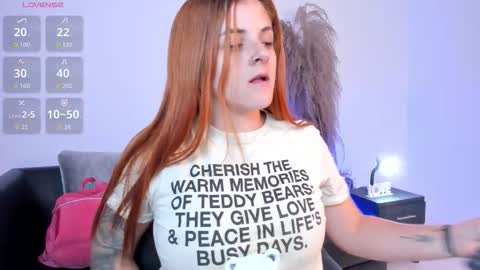 Snapshot of kim_brown_ chatting on 12/01/25, 12:43 Kim online show from 12/01/25, 12:43