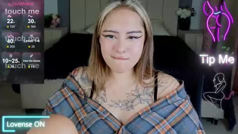 Snapshot of kim_brownie chatting on 09/17/25, 06:04 Kim online show from 09/17/25, 06:04