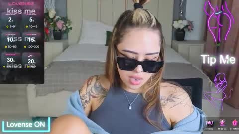 Snapshot of kim_brownie chatting on 10/01/25, 01:17 Kim online show from 10/01/25, 01:17