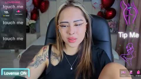 Snapshot of kim_brownie chatting on 10/06/25, 05:05 Kim online show from 10/06/25, 05:05