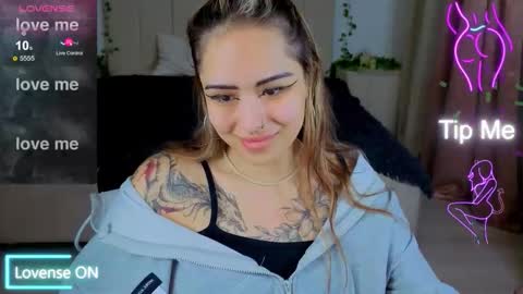 Snapshot of kim_brownie chatting on 10/30/25, 06:04 Kim online show from 10/30/25, 06:04