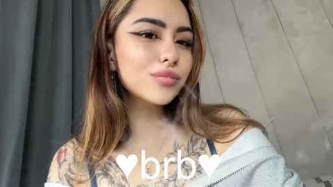 Snapshot of kim_brownie chatting on 11/02/25, 04:59 Kim online show from 11/02/25, 04:59