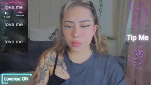 Snapshot of kim_brownie chatting on 11/05/25, 10:04 Kim online show from 11/05/25, 10:04