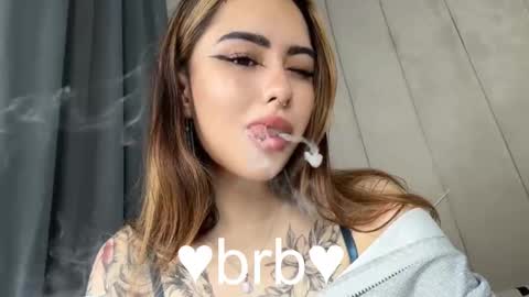 Snapshot of kim_brownie chatting on 11/12/25, 08:19 Kim online show from 11/12/25, 08:19