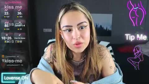 Snapshot of kim_brownie chatting on 11/14/25, 06:06 Kim online show from 11/14/25, 06:06