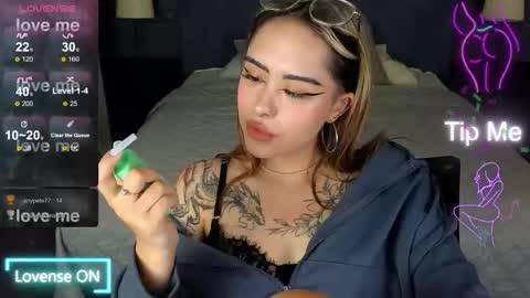 Snapshot of kim_brownie chatting on 11/26/25, 05:52 Kim online show from 11/26/25, 05:52