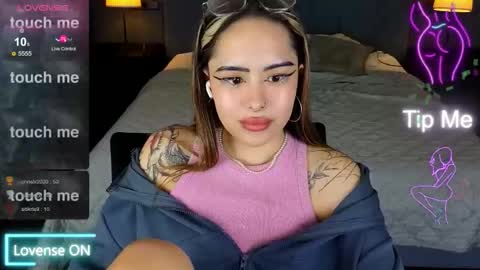 Snapshot of kim_brownie chatting on 11/27/25, 08:27 Kim online show from 11/27/25, 08:27