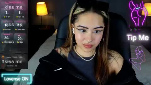 Snapshot of kim_brownie chatting on 11/28/25, 09:12 Kim online show from 11/28/25, 09:12